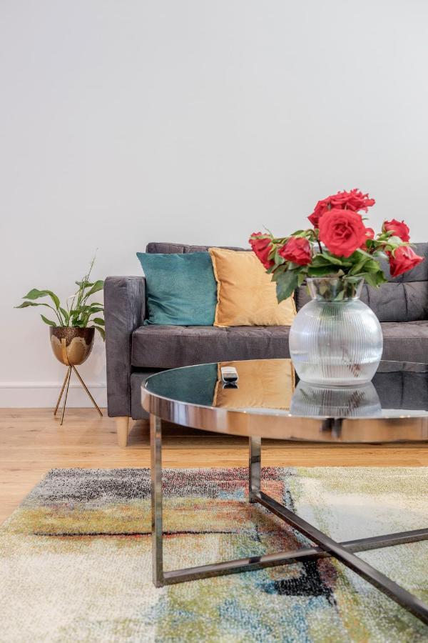 Beautiful 2 Bedrooms Split Level Fulham Apartment Лондон Экстерьер фото