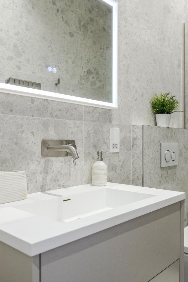 Beautiful 2 Bedrooms Split Level Fulham Apartment Лондон Экстерьер фото